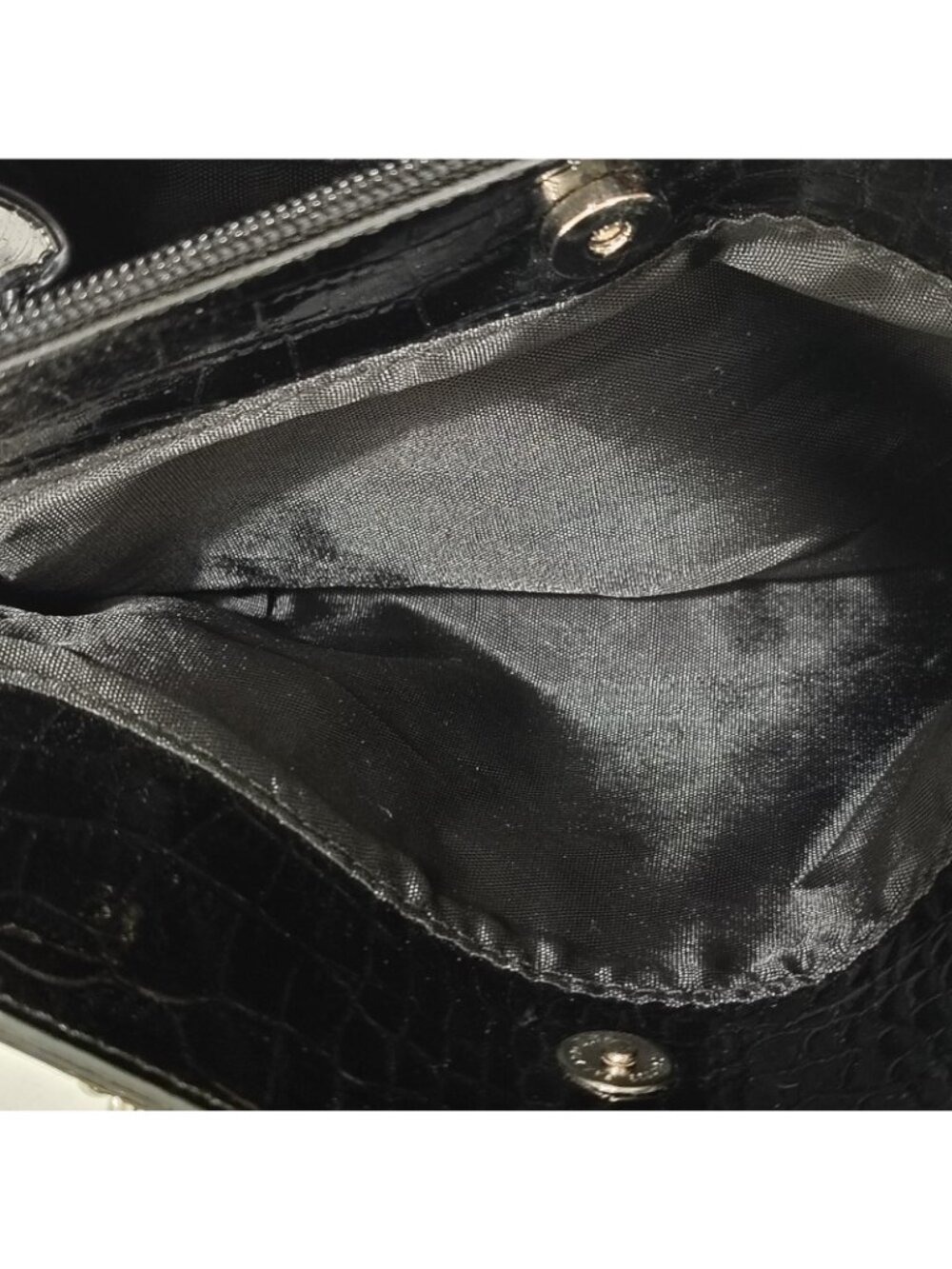Liz Claiborne Handbag Purse Black 9"x6" Faux Croc Leather Shiny Pockets Chain - Picture 7 of 16